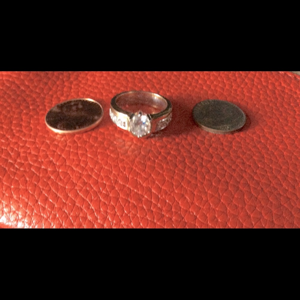 Size 4 costume jewelry ring